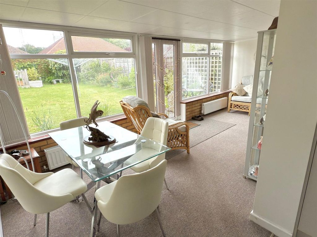 Property photo 2 of 21 Dining Area Garden Room.Jpg