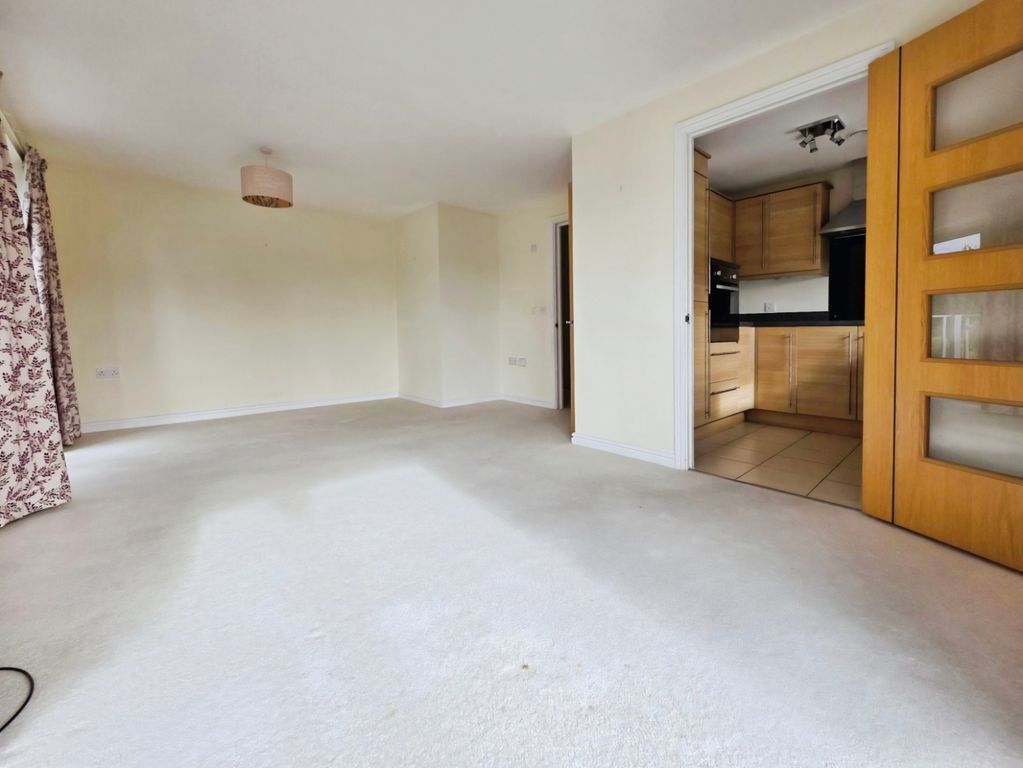 Property photo 3 of 13 Sitting Room