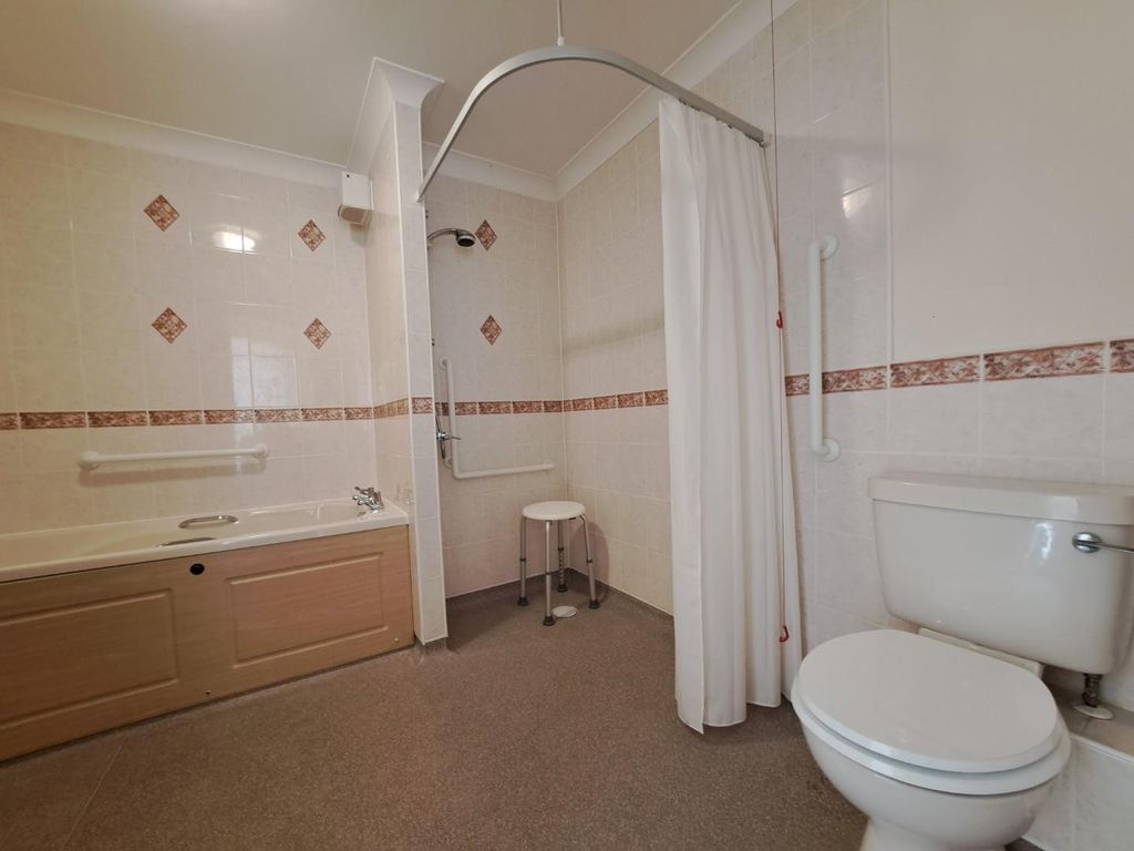 Property photo 1 of 12 Bathroom1.Jpg