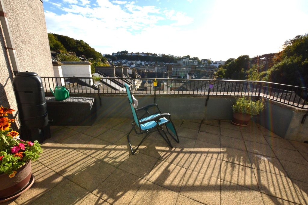 Property photo 3 of 9 Picture 3