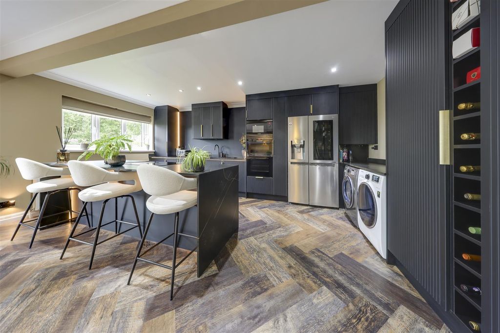 Property photo 1 of 41 Open Plan Breakfast Kitchen