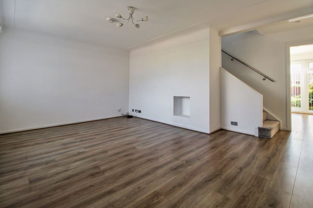 Property photo 2 of 25