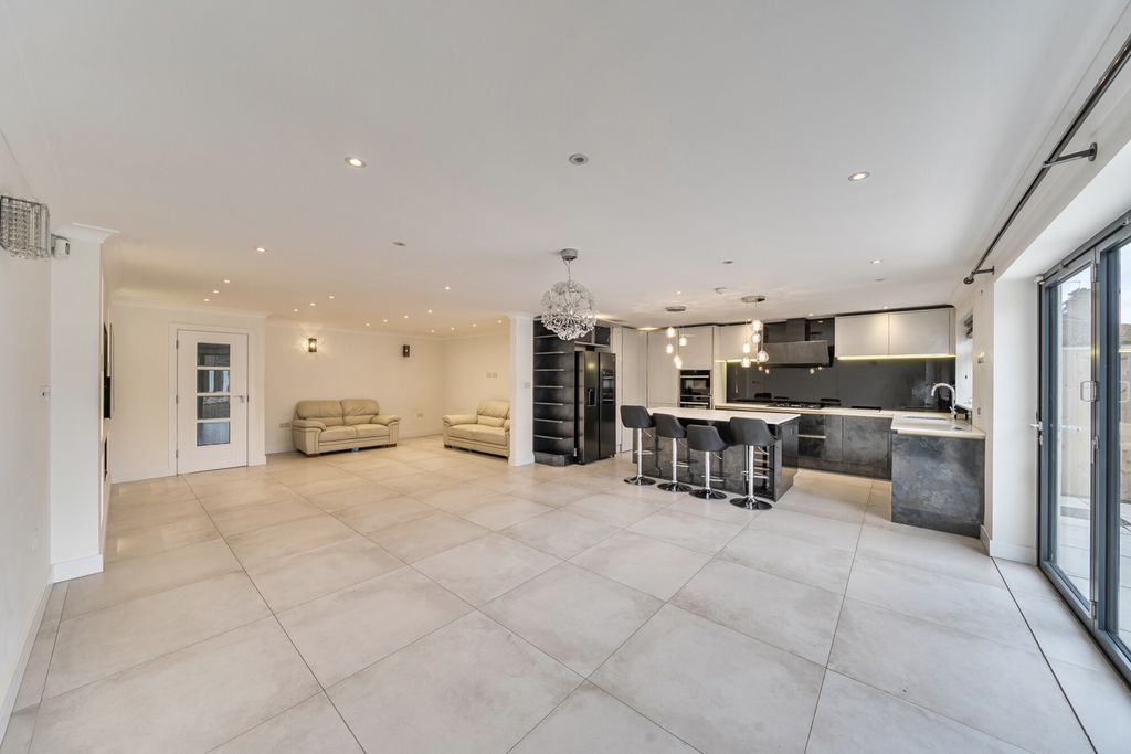 Property photo 3 of 21 1369137-9-68Ed13d...