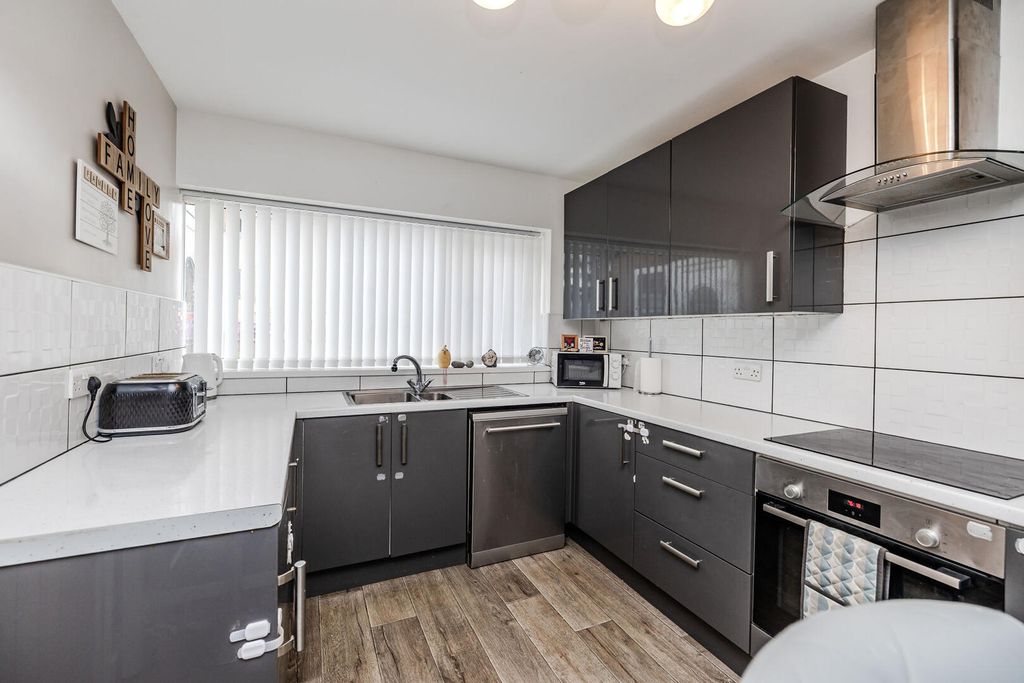 Property photo 2 of 33 Kitchen