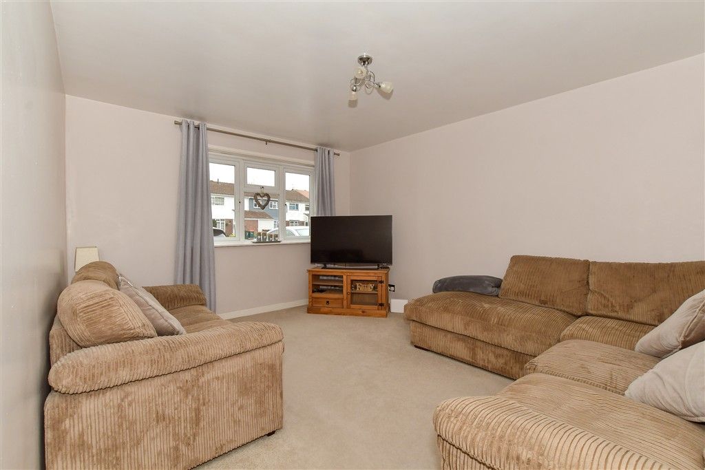 Property photo 2 of 12 Lounge