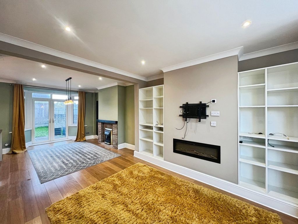 Property photo 2 of 23