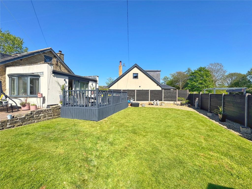 Property photo 2 of 22 Genrous Lawn Garden