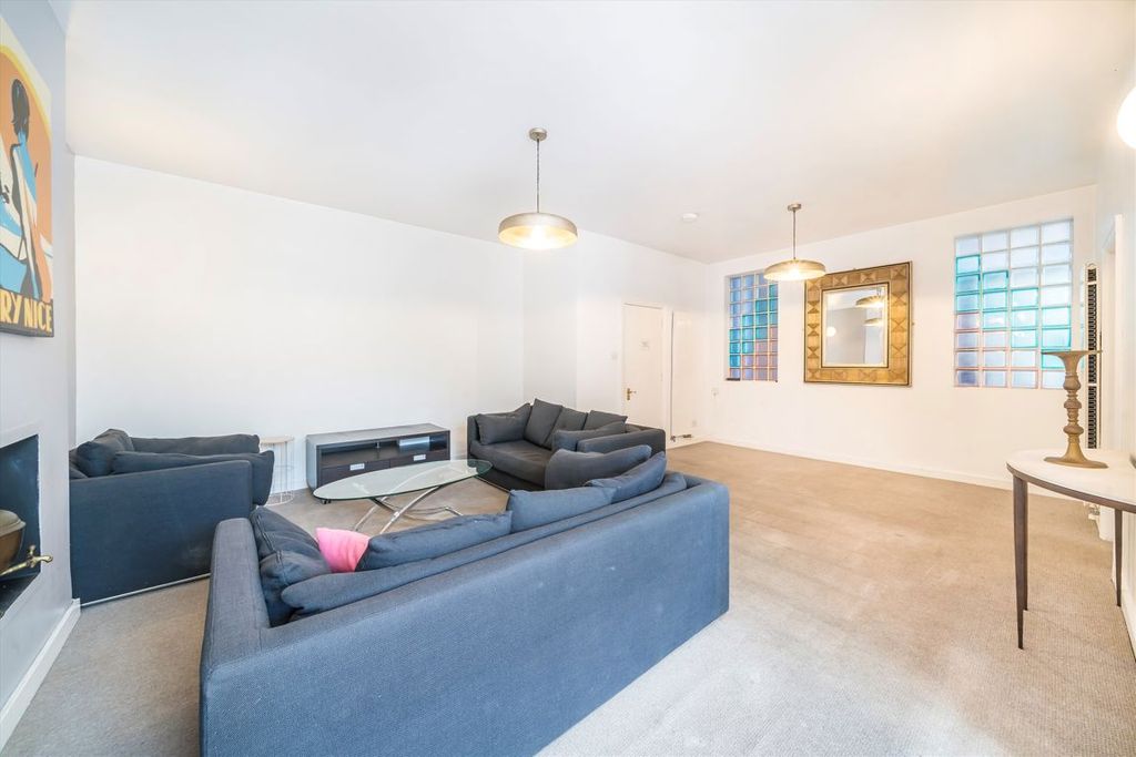 Property photo 3 of 12