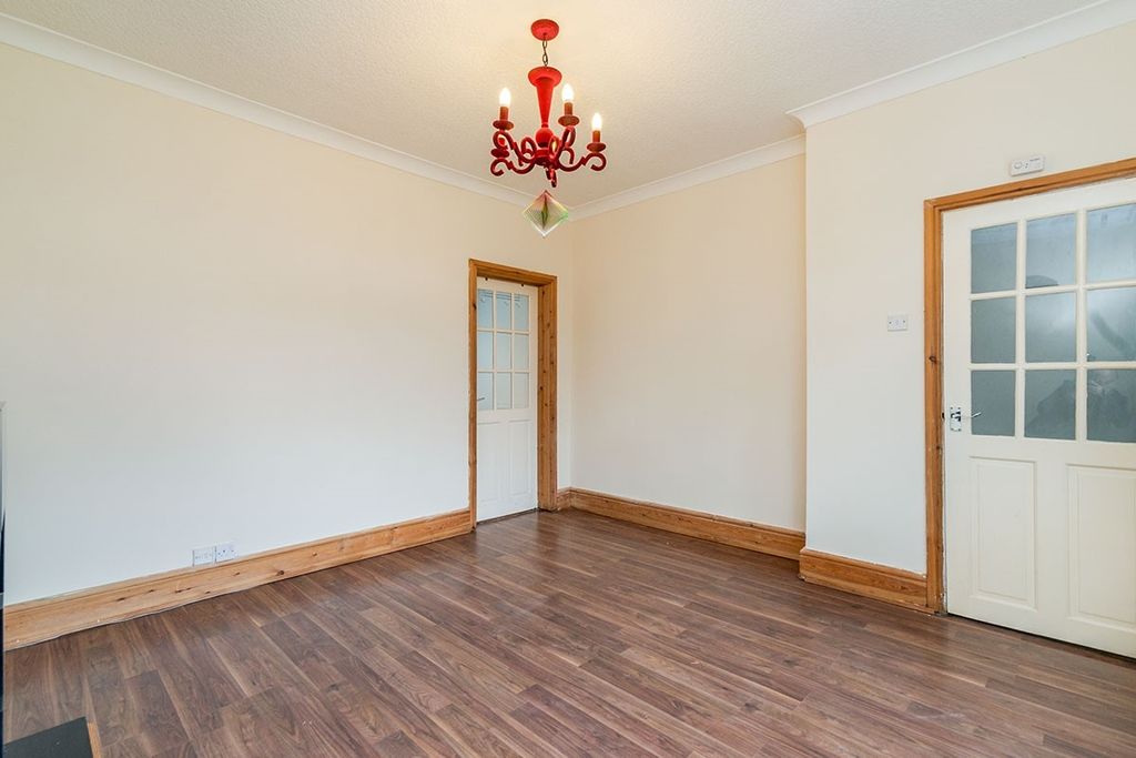 Property photo 3 of 12 Lounge