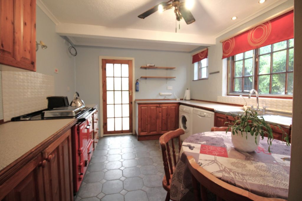 Property photo 2 of 15 Photo 5