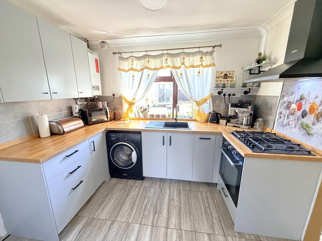 Property photo 2 of 29 Kitchen