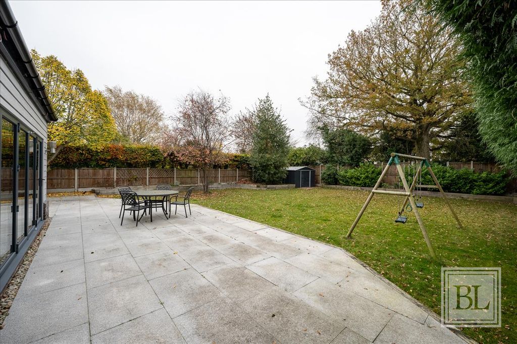 Property photo 2 of 27