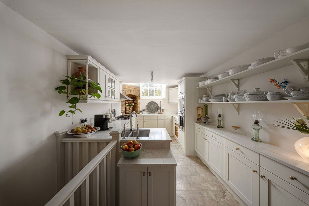 Property photo 2 of 40