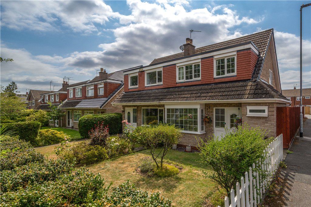 Property photo 1 of 15 Hathaway Walk