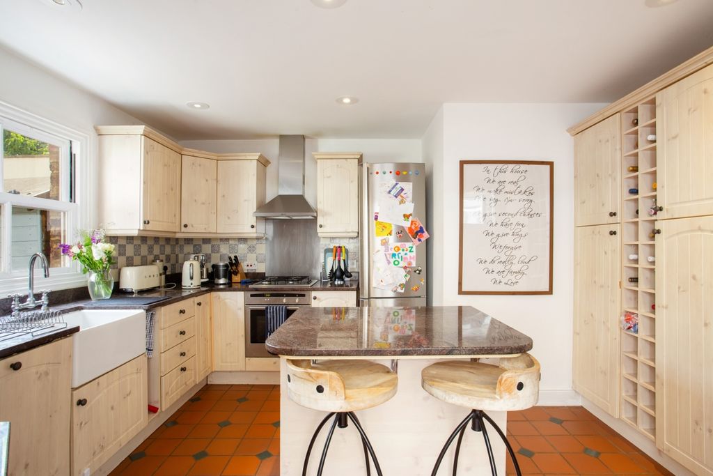 Property photo 3 of 19