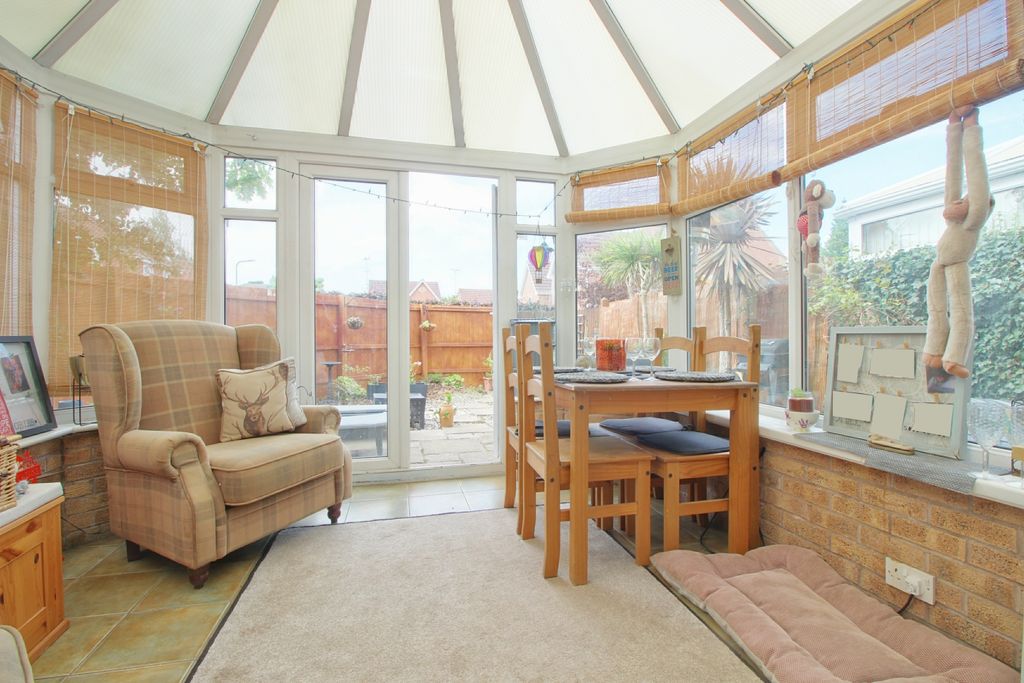 Property photo 3 of 12 Conservatory