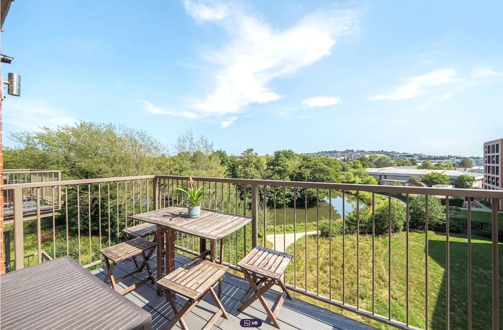 Property photo 3 of 8 Balcony