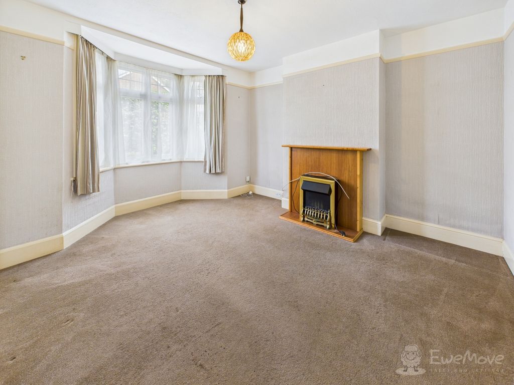 Property photo 3 of 18 Living Room