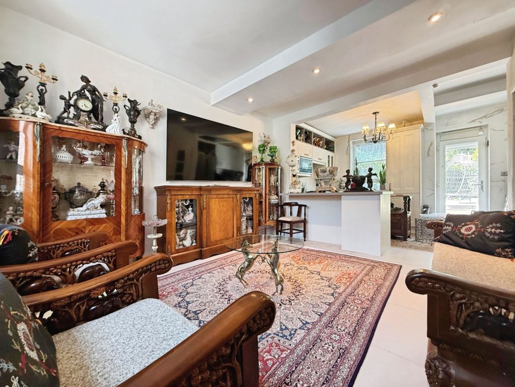 Property photo 3 of 19 Pbox-Img.Jpg