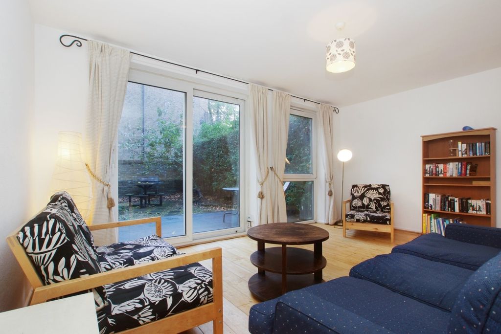 Property photo 1 of 7 Spring Gardens (M...
