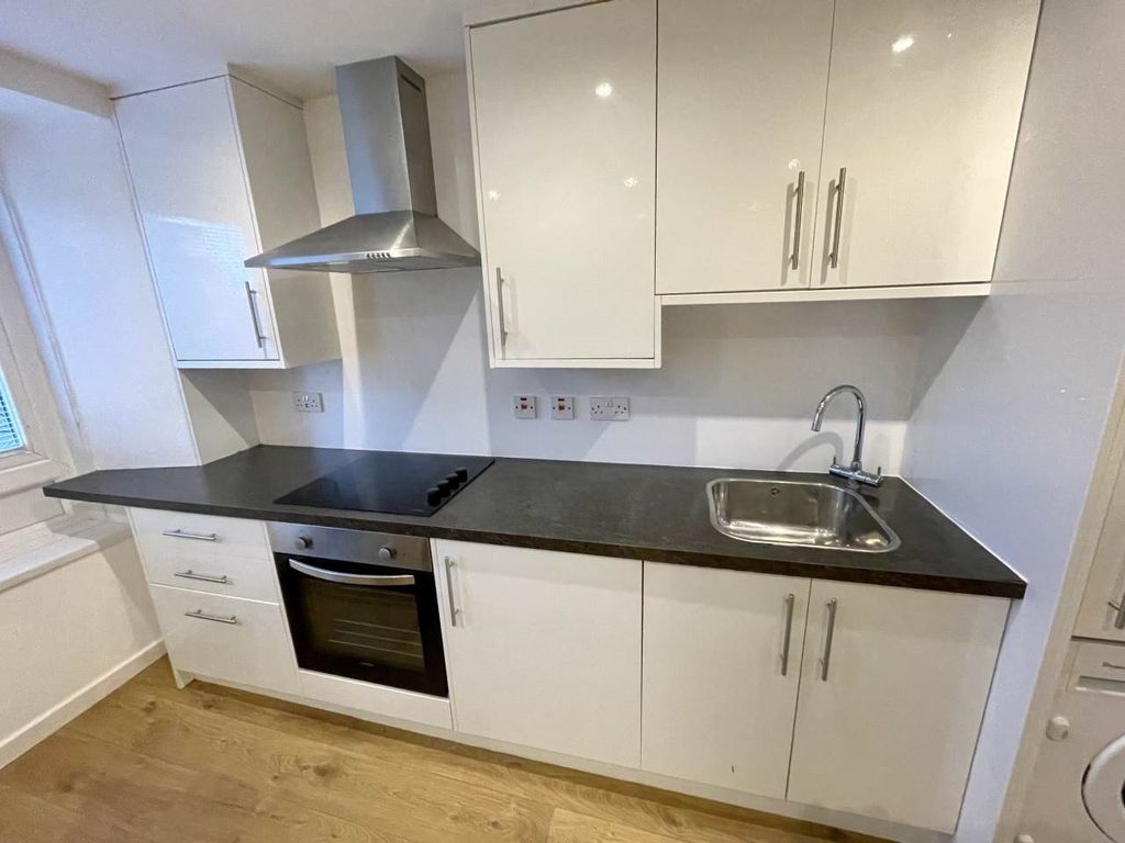 Property photo 3 of 6 Kitchen