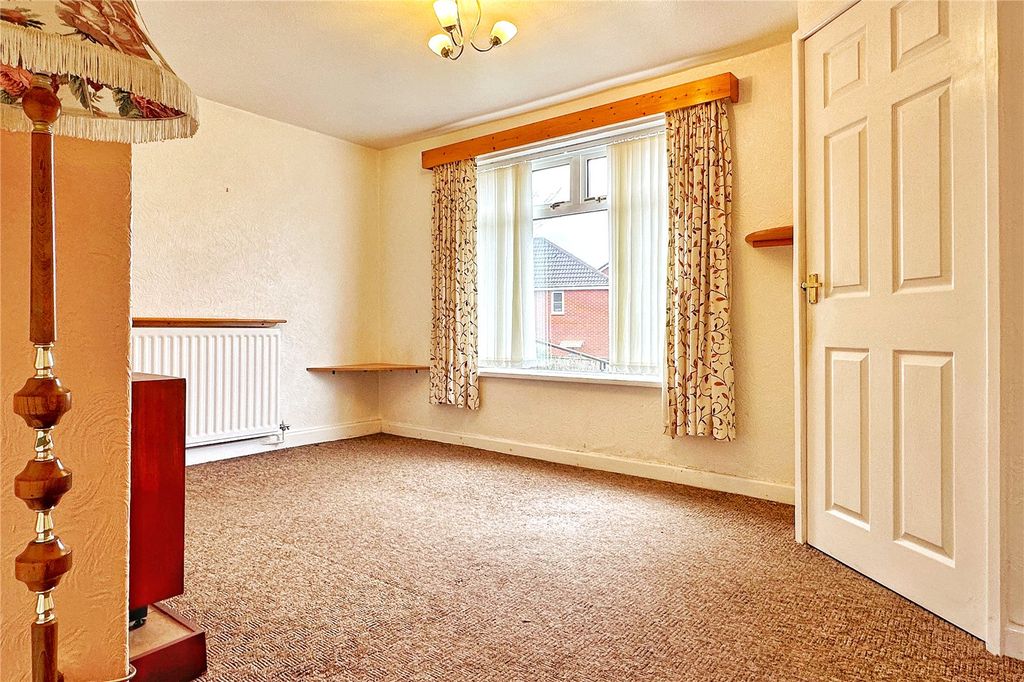 Property photo 3 of 17 Living Room