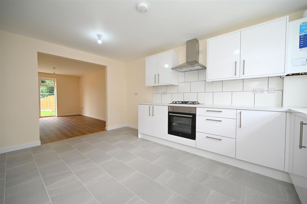 Property photo 2 of 18 Kitchen1.Jpg