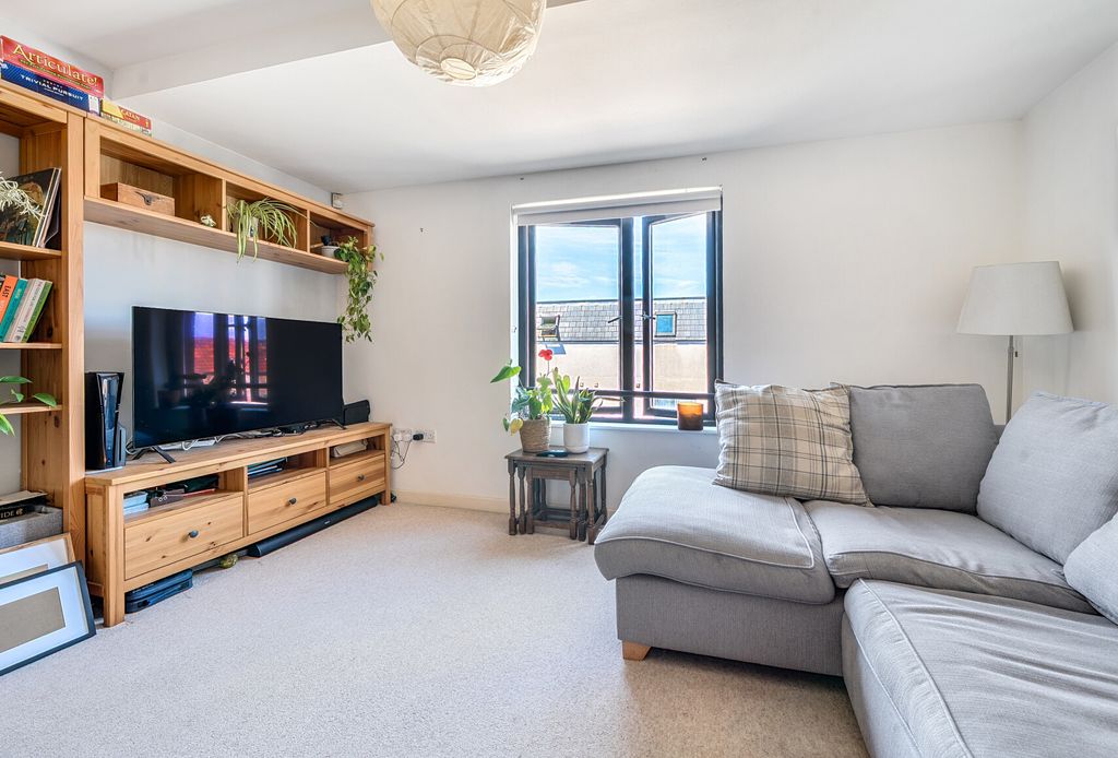 Property photo 2 of 11 1320634-12-6868Fe...