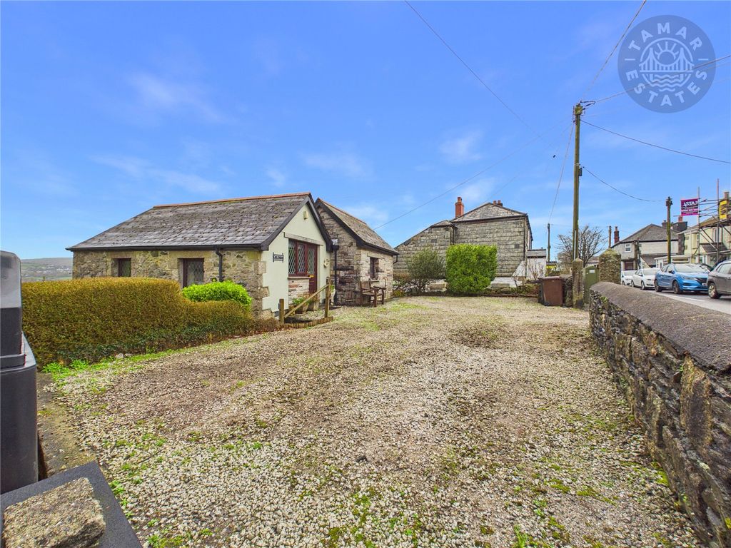 Property photo 3 of 26 Parking