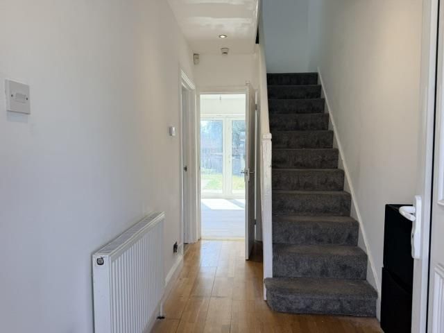 Property photo 3 of 15 Entrance Hallway.Jpeg