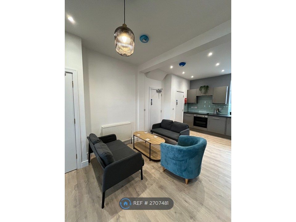 Property photo 3 of 19 Living Space