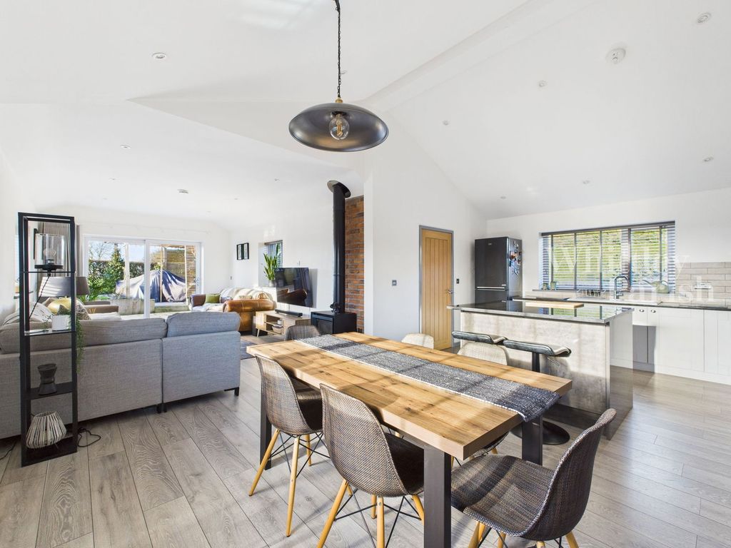 Property photo 2 of 27