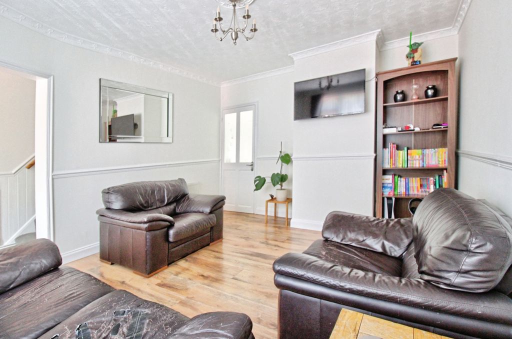 Property photo 2 of 25 9