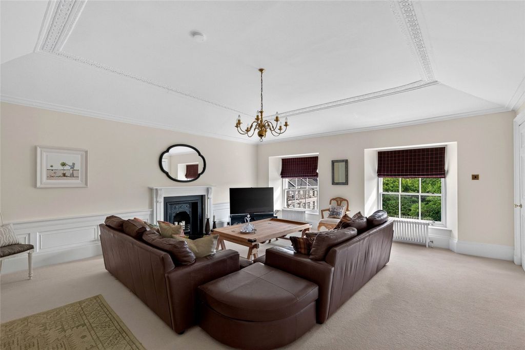 Property photo 3 of 35 4 Great King Street