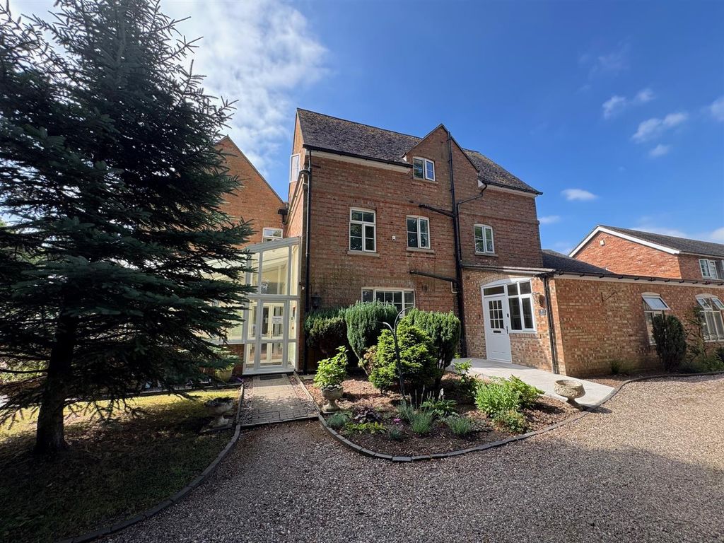 Property photo 1 of 14 Driveway &amp; Communal Entrance