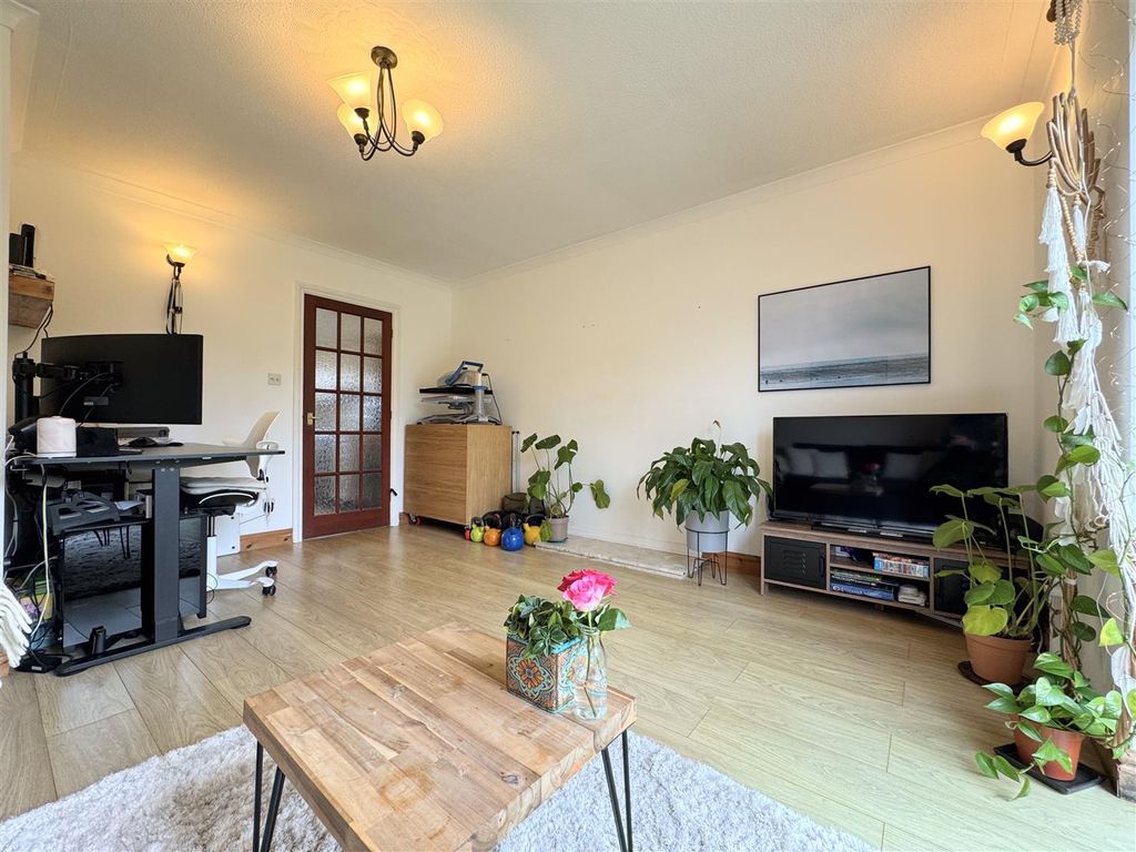 Property photo 2 of 20 Lounge