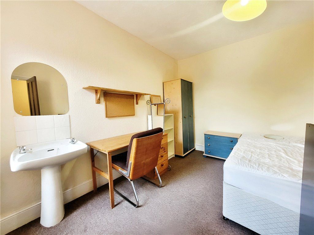 Property photo 2 of 9 Bedroom