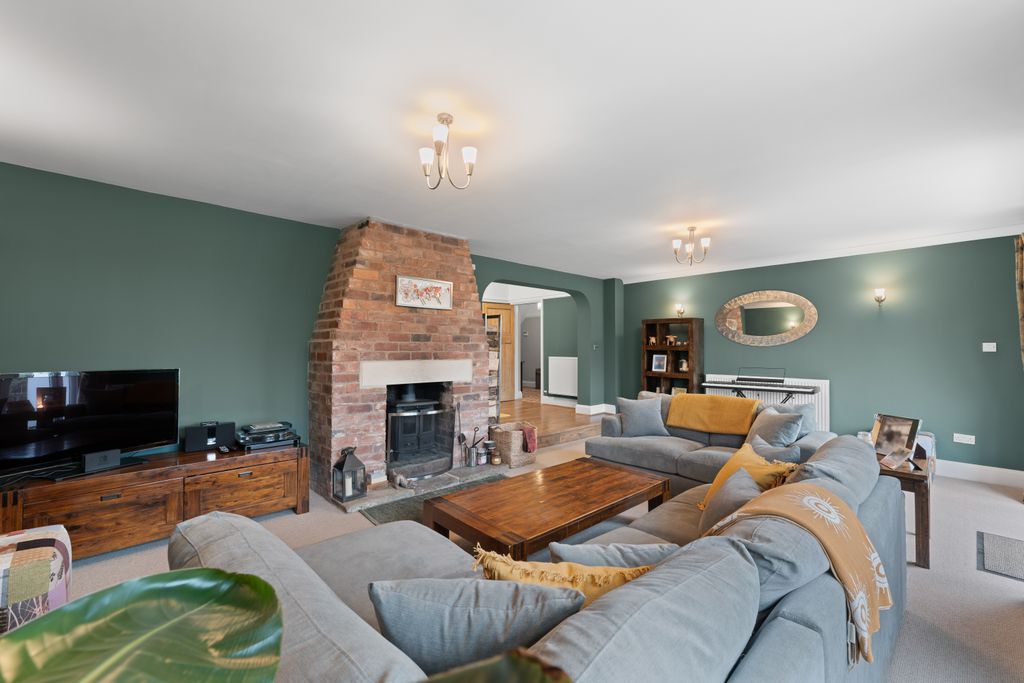 Property photo 3 of 25 Sitting Room