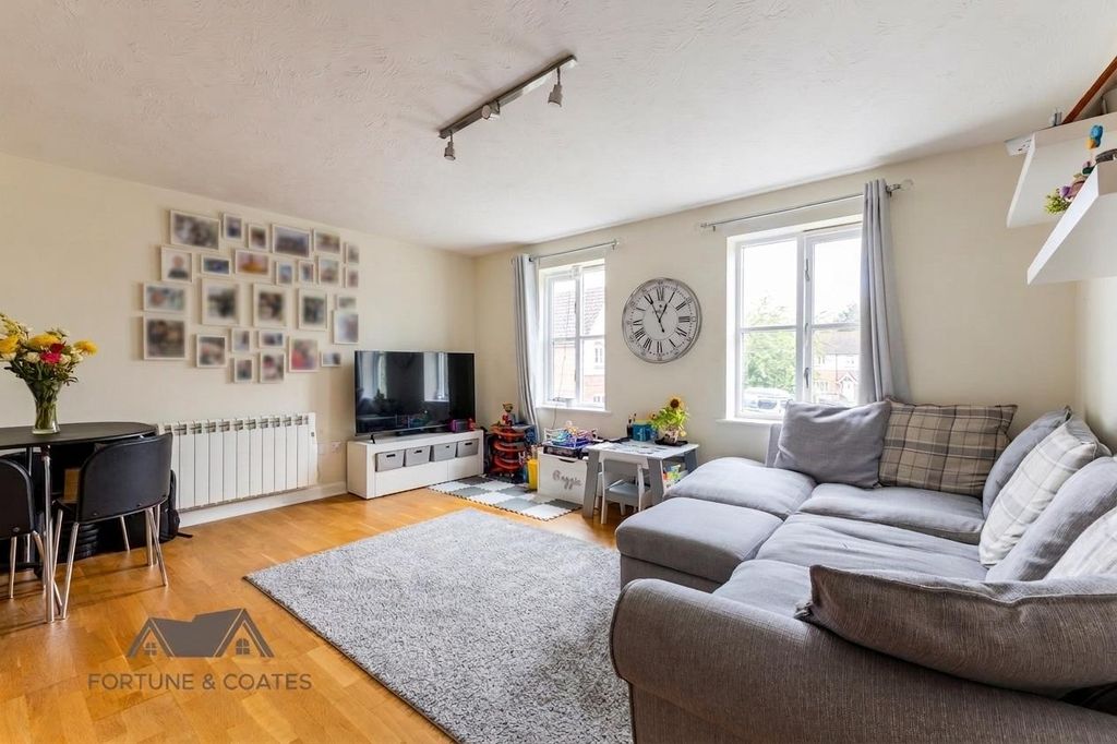 Property photo 2 of 9 Blur Lounege 1.Jpg