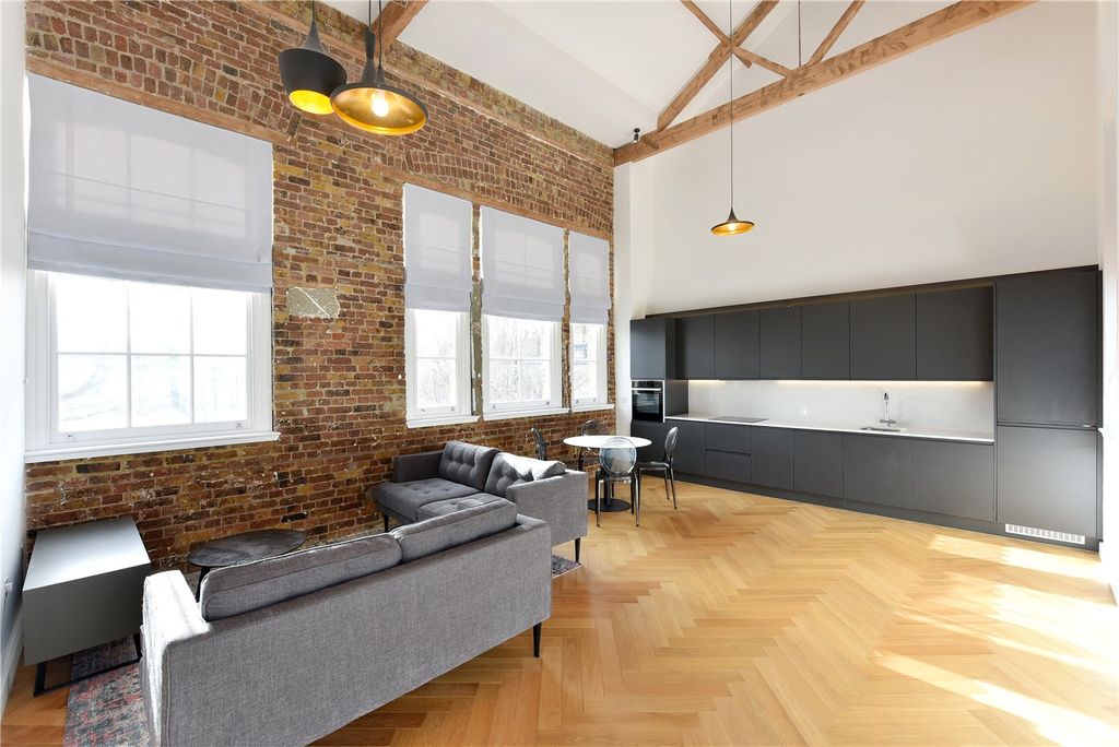 Property photo 1 of 14 Kitchen/Reception