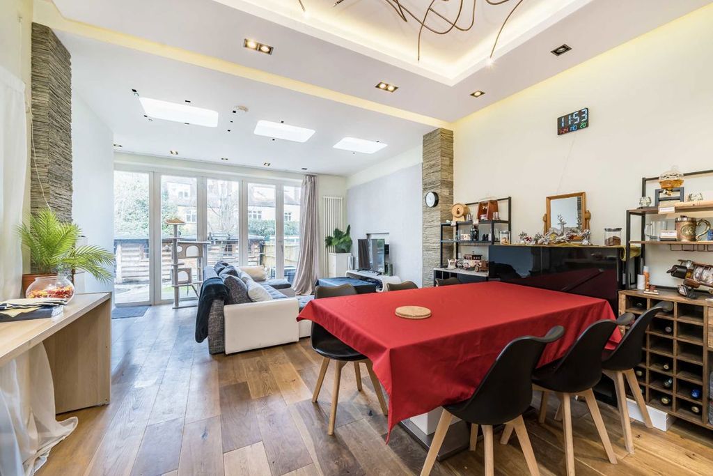 Property photo 3 of 6