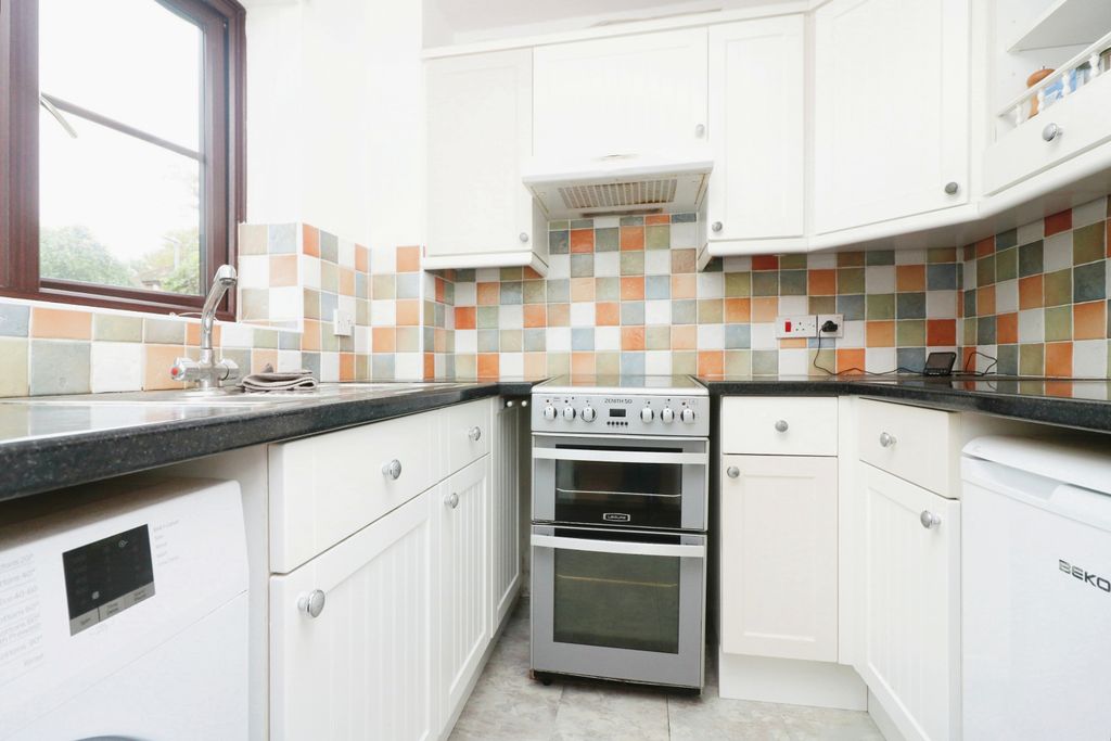 Property photo 2 of 9
