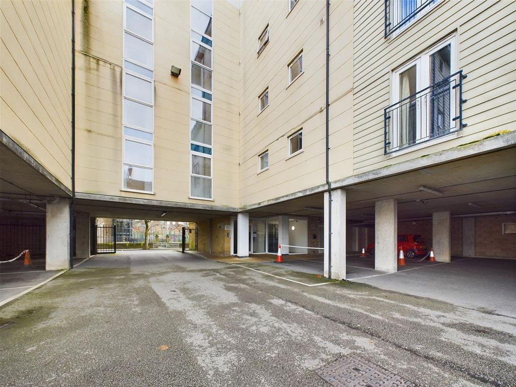 Property photo 1 of 10 External