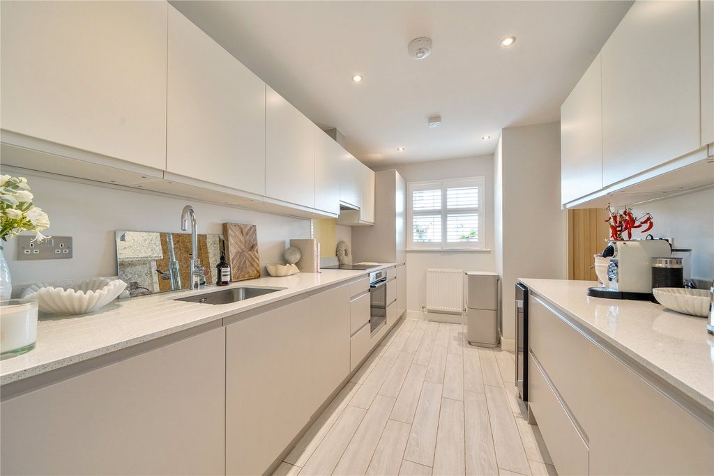 Property photo 3 of 12 Kitchen