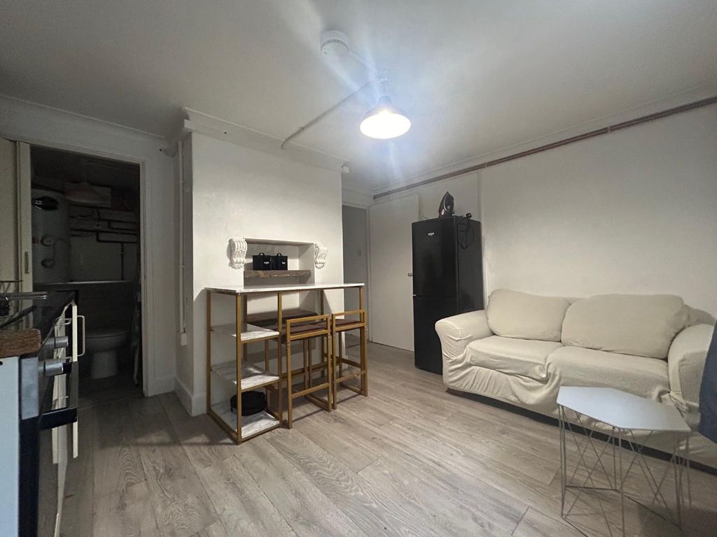 Property photo 2 of 7 Lounge.Jpg