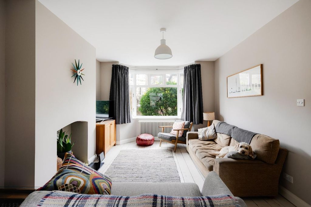 Property photo 2 of 25