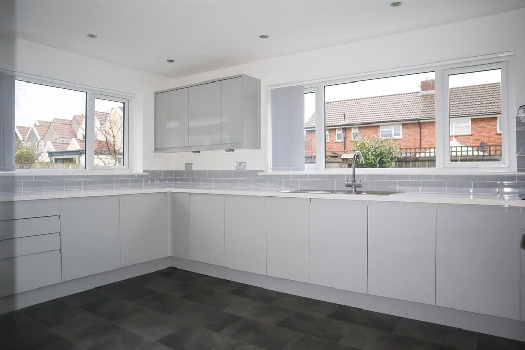 Property photo 2 of 14 Kitchen