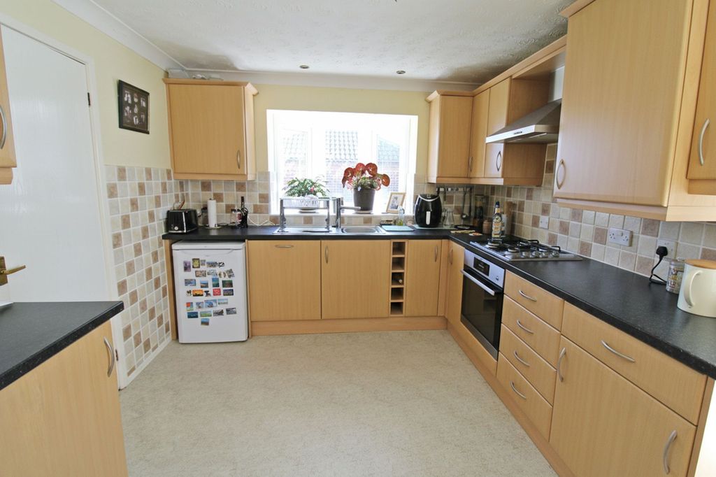 Property photo 2 of 25