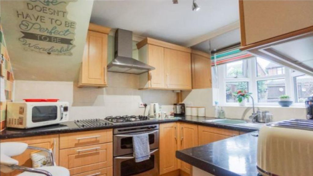 Property photo 2 of 7 Kitchen