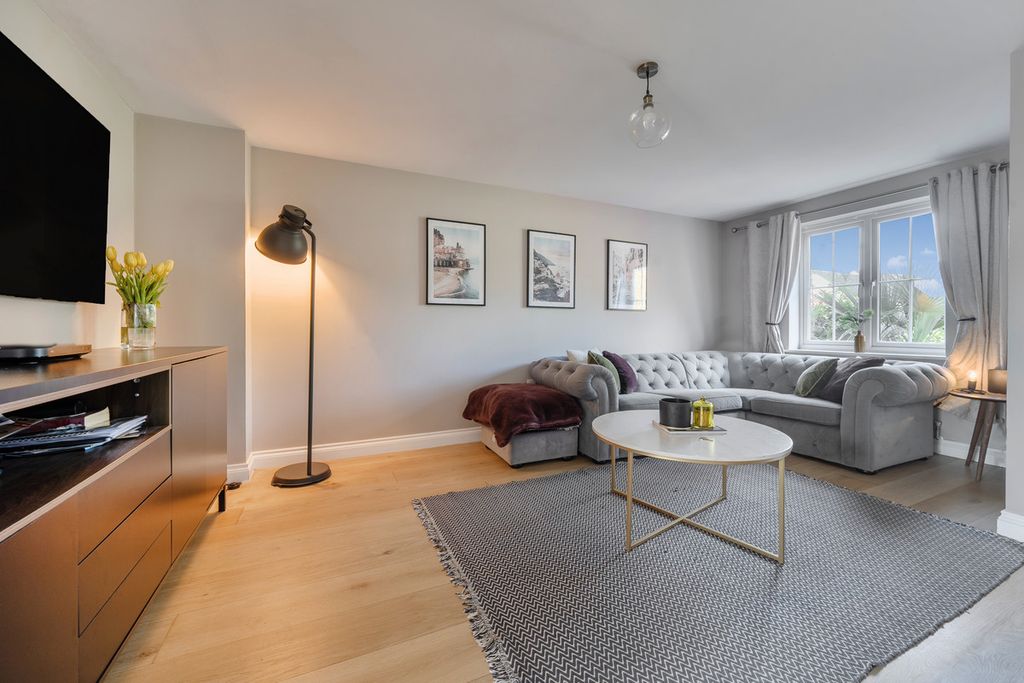 Property photo 2 of 21